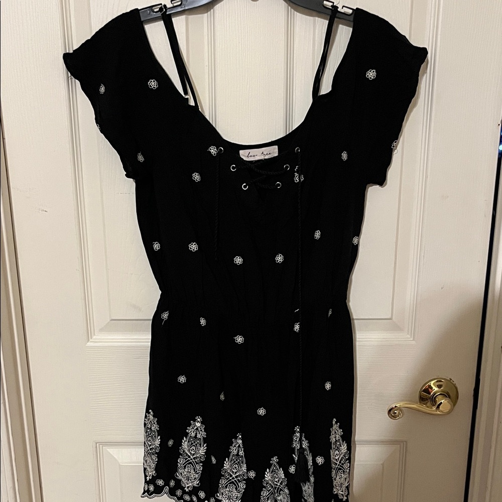 Love Tree Boho Casual Coastal Black and White Embroidered Romper size Large